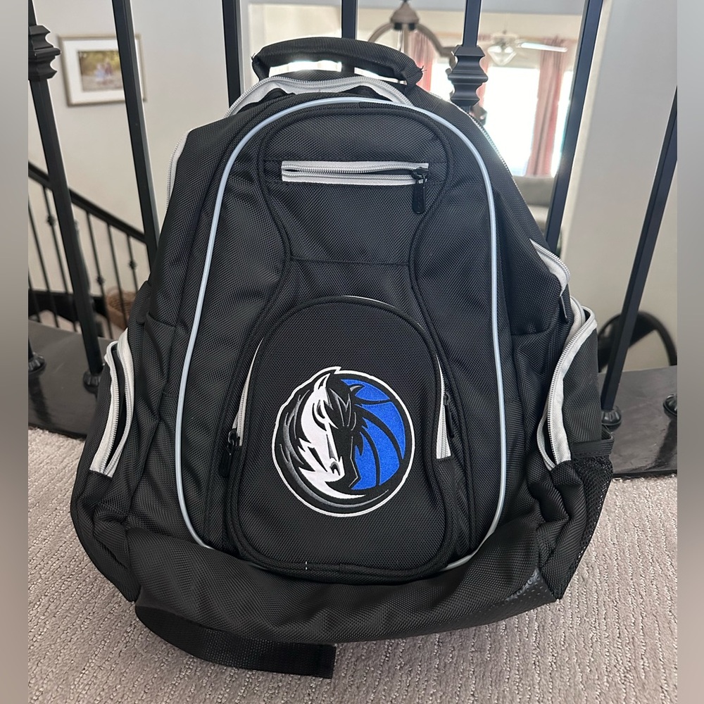 Dallas Maverick backpack - like new